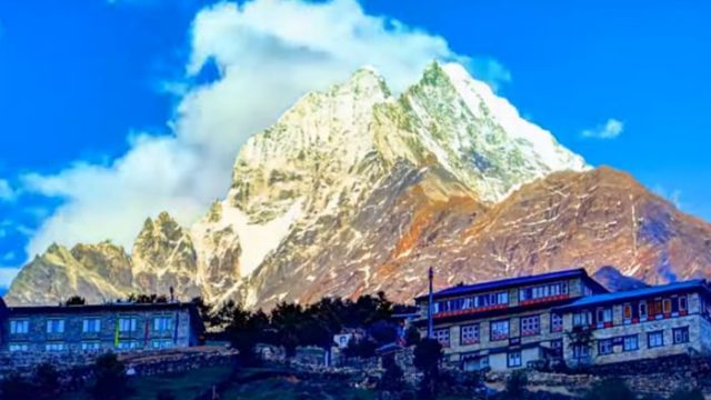 Munții Himalaya – drumeție pe acoperișul lumii
