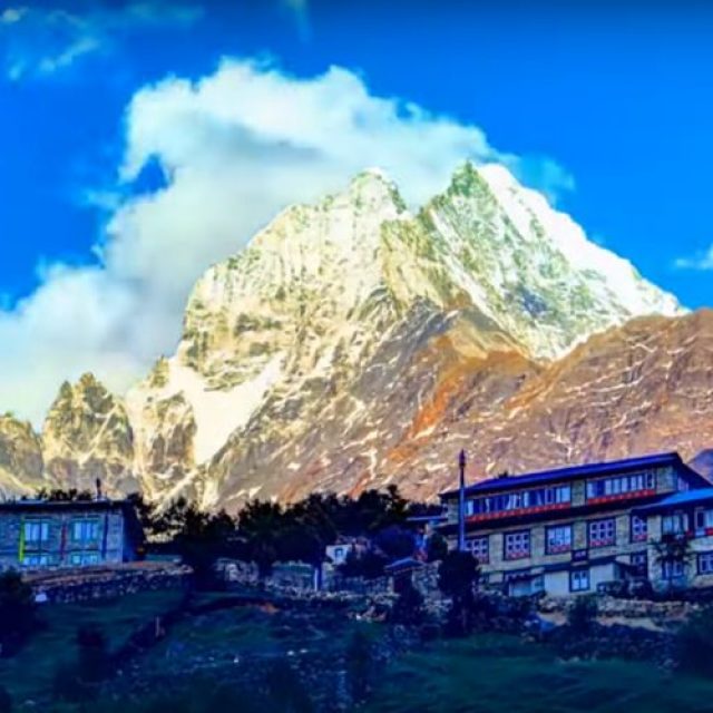 Munții Himalaya – drumeție pe acoperișul lumii