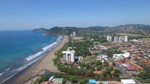 Plaja și orașul Jacó, Costa Rica - vedere aeriană